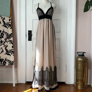 CREAM AND BLACK SLEEVELESS CROSS BACK MAXI DRESS
